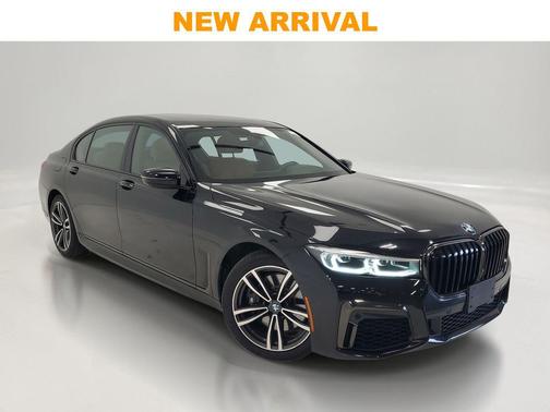 Black Sapphire Metallic 2021 BMW 750 i xDrive