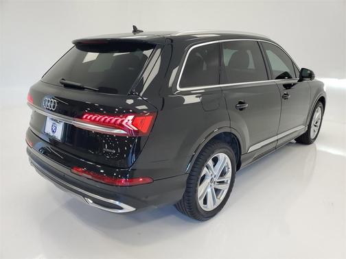 2022 Audi Q7 55 Premium Plus