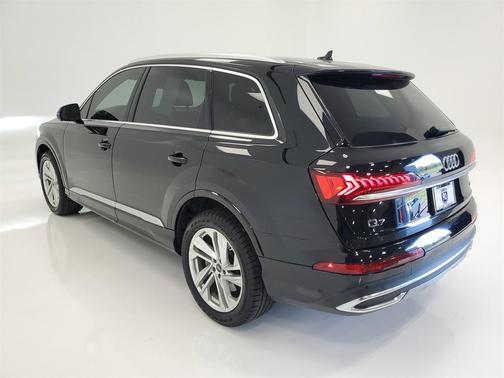 2022 Audi Q7 55 Premium Plus