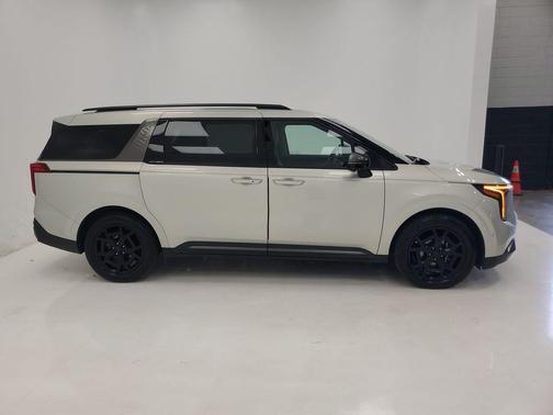 Ivory Silver 2025 Kia Carnival Hybrid SX