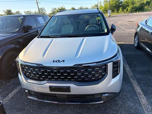 Ivory Silver 2025 Kia Carnival Hybrid SX
