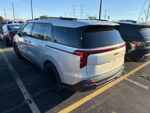 Ivory Silver 2025 Kia Carnival Hybrid SX