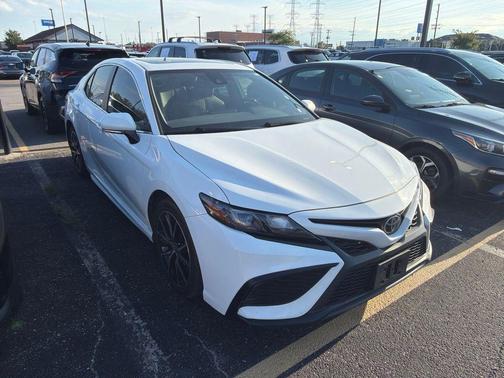 Ice Cap 2024 Toyota Camry SE