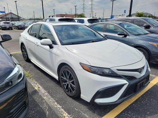 Ice Cap 2024 Toyota Camry SE