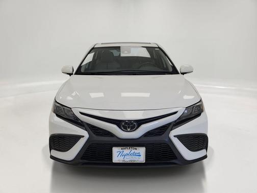 Ice Cap 2024 Toyota Camry SE