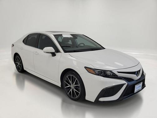 Ice Cap 2024 Toyota Camry SE