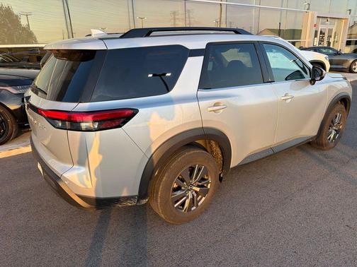 Brilliant Silver Metallic 2025 Nissan Pathfinder SV FWD