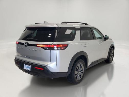 Brilliant Silver Metallic 2025 Nissan Pathfinder SV FWD