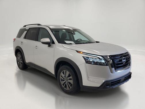 Brilliant Silver Metallic 2025 Nissan Pathfinder SV FWD