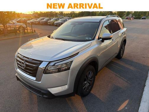 Brilliant Silver Metallic 2025 Nissan Pathfinder SV FWD