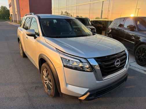 Brilliant Silver Metallic 2025 Nissan Pathfinder SV FWD