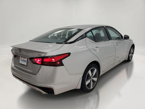 2022 Nissan Altima 2.5 SL