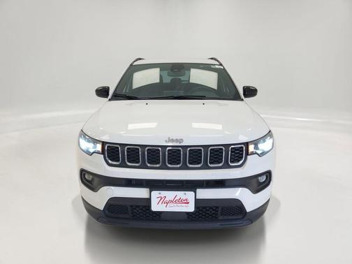 Bright White Clearcoat 2025 Jeep Compass Latitude