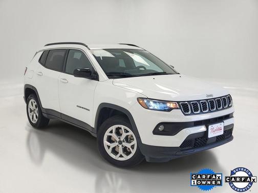 Bright White Clearcoat 2025 Jeep Compass Latitude