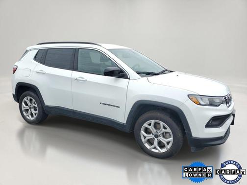 Bright White Clearcoat 2025 Jeep Compass Latitude