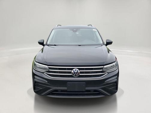 Black Metallic 2022 Volkswagen Tiguan 2.0T SE 4MOTION