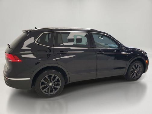 Black Metallic 2022 Volkswagen Tiguan 2.0T SE 4MOTION