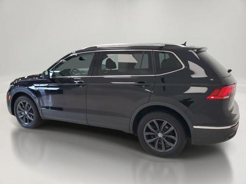 Black Metallic 2022 Volkswagen Tiguan 2.0T SE 4MOTION