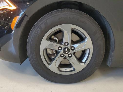 Ebony Black 2021 Kia K5 LXS