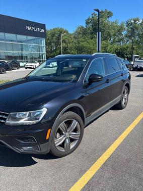Deep Black 2020 Volkswagen Tiguan 2.0T SEL