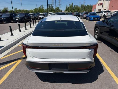 Snow White Pearl 2025 Kia K4 LXS