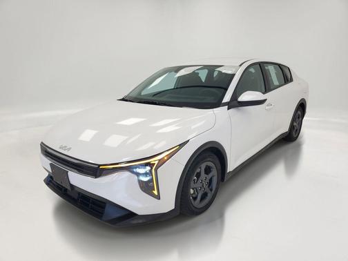 Snow White Pearl 2025 Kia K4 LXS