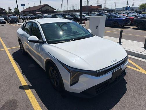 Snow White Pearl 2025 Kia K4 LXS