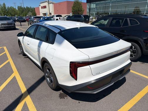 Snow White Pearl 2025 Kia K4 LXS