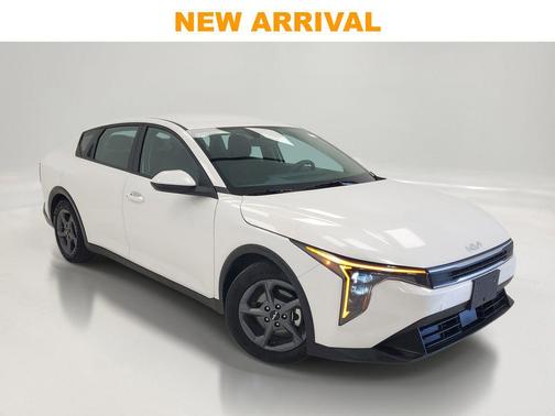Snow White Pearl 2025 Kia K4 LXS