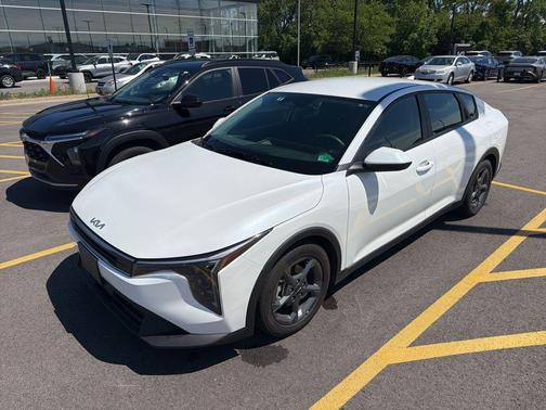 Snow White Pearl 2025 Kia K4 LXS