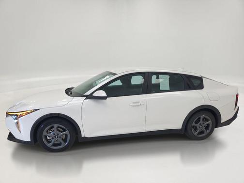 Snow White Pearl 2025 Kia K4 LXS