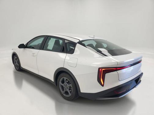 Snow White Pearl 2025 Kia K4 LXS