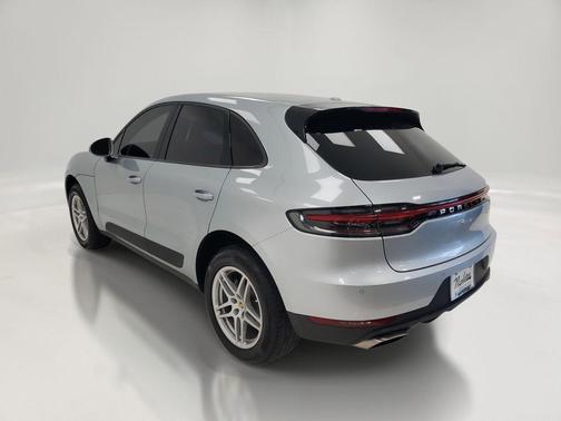 Dolomite Silver Metallic 2020 Porsche Macan Macan