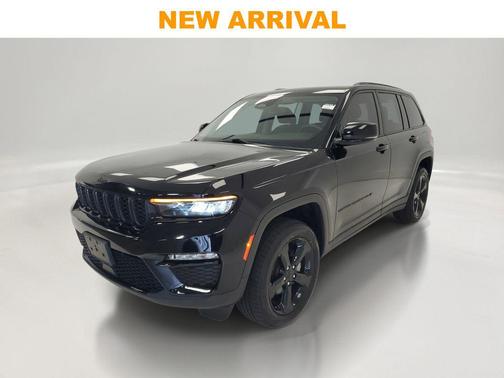 Diamond Black Crystal Pearlcoat 2023 Jeep Grand Cherokee Limited