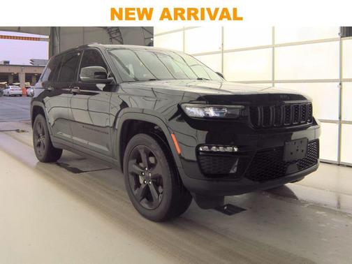 Diamond Black Crystal Pearlcoat 2023 Jeep Grand Cherokee Limited