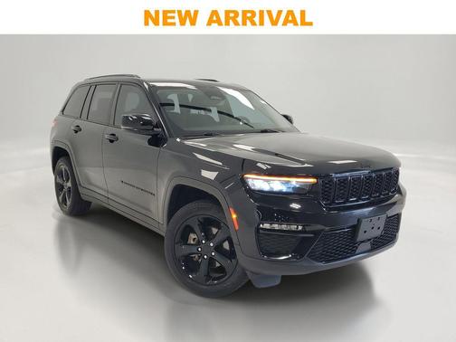 Diamond Black Crystal Pearlcoat 2023 Jeep Grand Cherokee Limited