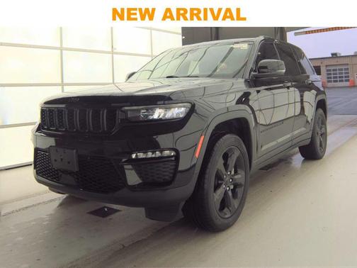 Diamond Black Crystal Pearlcoat 2023 Jeep Grand Cherokee Limited