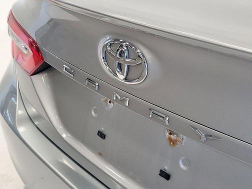 Celestial Silver Metallic 2018 Toyota Camry SE