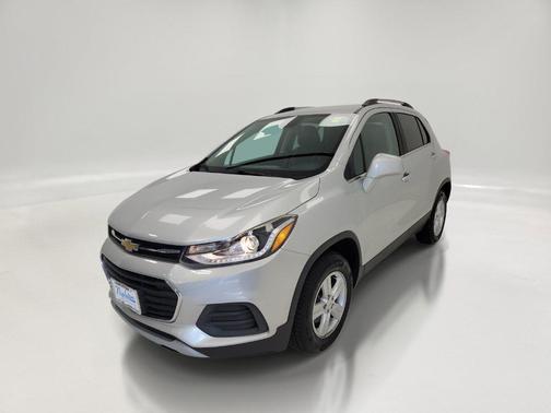 Silver Ice Metallic 2019 Chevrolet Trax LT