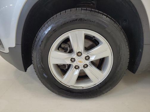Silver Ice Metallic 2019 Chevrolet Trax LT