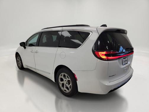 Bright White Clearcoat 2023 Chrysler Pacifica Limited