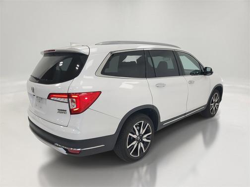 2022 Honda Pilot Touring 8-Passenger