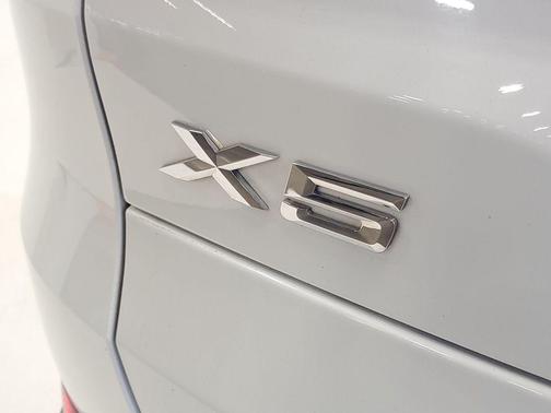 Mineral White Metallic 2022 BMW X5 xDrive40i