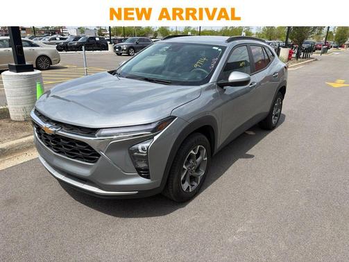 Sterling Gray Metallic 2025 Chevrolet Trax LT
