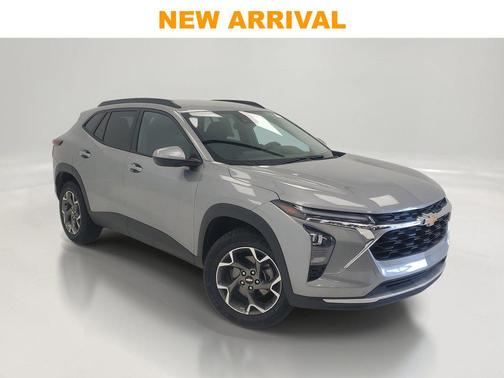 Sterling Gray Metallic 2025 Chevrolet Trax LT