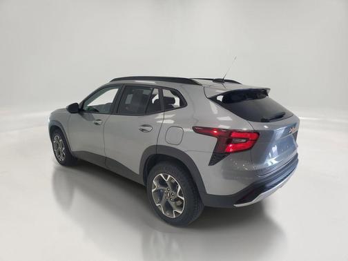 Sterling Gray Metallic 2025 Chevrolet Trax LT