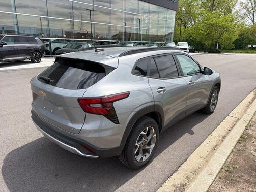 Sterling Gray Metallic 2025 Chevrolet Trax LT