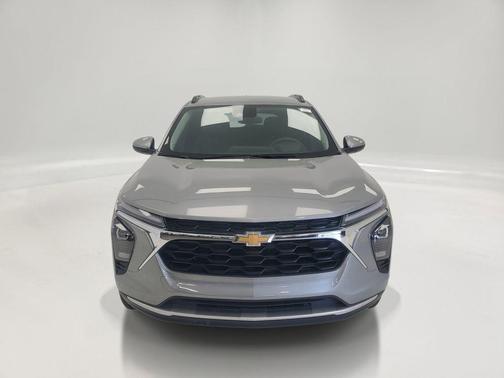 Sterling Gray Metallic 2025 Chevrolet Trax LT
