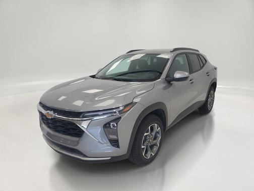 Sterling Gray Metallic 2025 Chevrolet Trax LT