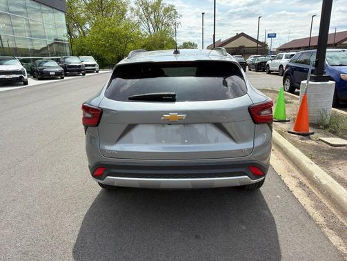 Sterling Gray Metallic 2025 Chevrolet Trax LT